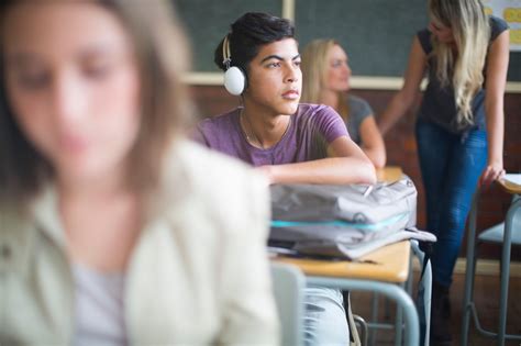 Should Students Listen to Music in Class? A Debate on the Benefits and Challenges